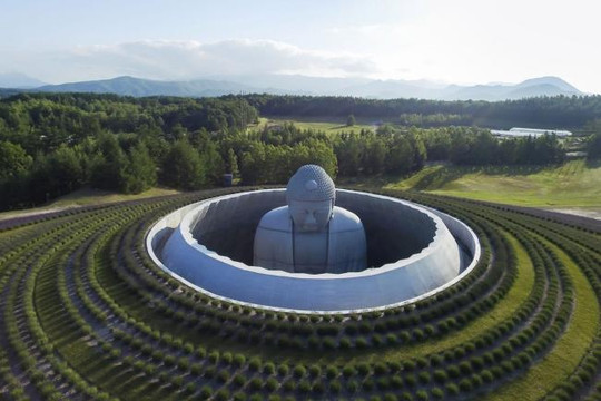 Bí mật pho tượng Phật khổng lồ cất giấu ở nghĩa trang Nhật Bản