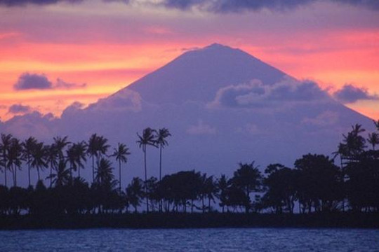 Hơn 34.000 người Bali di tản vì núi lửa Agung sắp bùng nổ