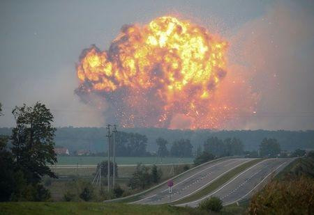 ‘Thế lực thù địch nước ngoài’ làm nổ kho đạn Ukraine