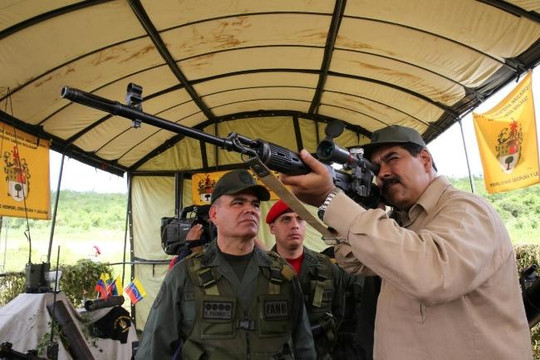 Tổng thống Maduro: 'Súng ống, tên lửa, xe tăng Venezuela sẵn sàng chống Mỹ'