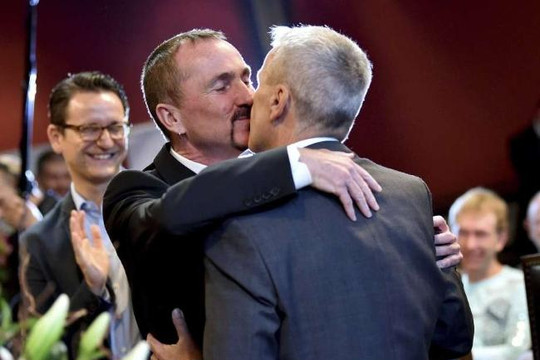 Cặp đôi đồng tính nam đầu tiên kết hôn tại Đức