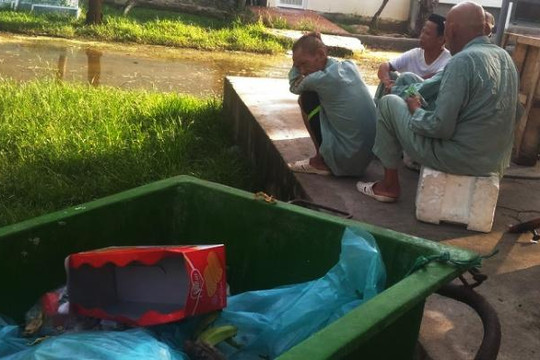 Bệnh viện ung bướu Nghệ An bị rác thải bủa vây 