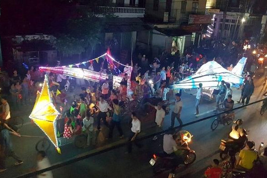 Đêm trung thu trở thành lễ hội đường phố ở một vùng quê