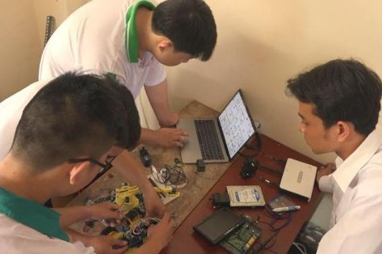 Hậu Giang: Học sinh sáng chế thiết bị 'Tìm kiếm cứu nạn'