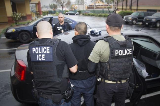 ICE dọa tăng cường truy bắt người nhập cư ở bang California