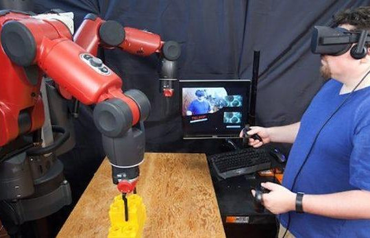 Cuộc cách mạng trong điều khiển robot nhờ kính thực tế ảo