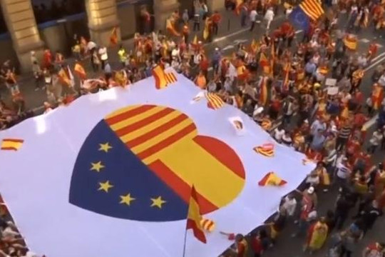 Thấm đòn, xứ Catalan ớn lạnh về việc đòi độc lập