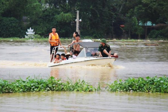 Thanh Hóa: Nước lũ sông Mã dâng cao, hàng trăm hộ dân phải di dời khẩn cấp
