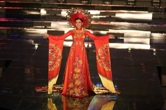 Huyền My bất ngờ dẫn đầu bình chọn Miss Grand International 2017