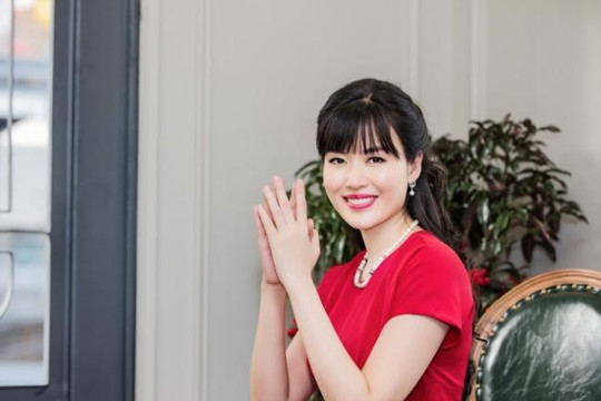 Hoa hậu Thu Thủy giữ thái độ im lặng vì lời tố cáo giật chồng của em họ