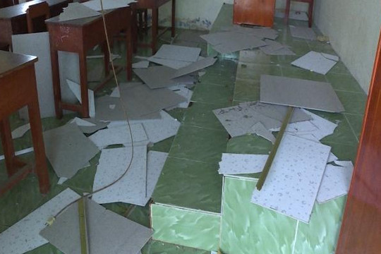 Sập trần phòng học, 9 học sinh bị thương