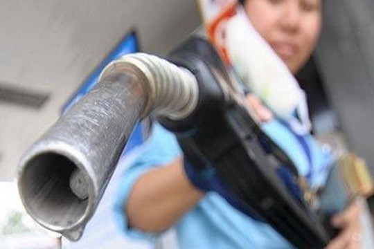 Xăng dầu đồng loạt giảm giá từ 17 giờ chiều 20.10