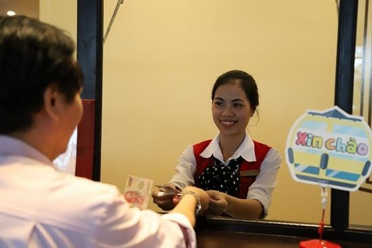 Nụ cười 'Xin chào' và chuyện chưa từng có ở các khu du lịch Việt