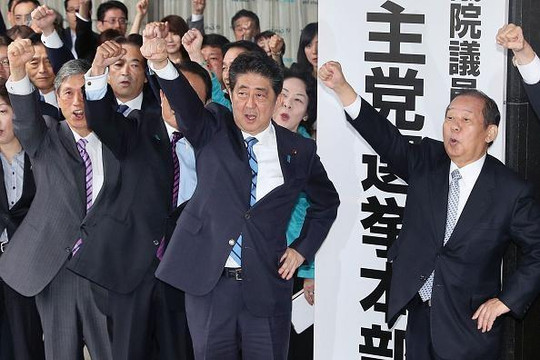 Thủ tướng Nhật Bản với 'canh bạc' bầu cử sớm