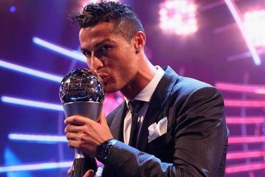 Ronaldo giành giải cầu thủ xuất sắc nhất thế giới, Hà Lan được tôn vinh