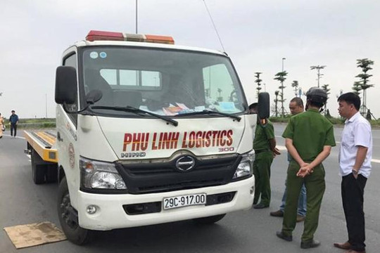 Hà Nội: Xe cứu hộ đâm 2 người tử vong, 1 người bị thương 