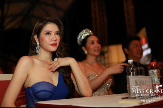 Lý Nhã Kỳ lộng lẫy trên ghế nóng giám khảo Hoa hậu Hòa bình Quốc tế 2017