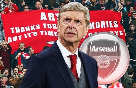 Arsene Wenger bị tống ra đường khi mùa bóng kết thúc?