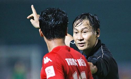Trọng tài Malaysia cầm còi 'trận cầu đinh' Hà Nội - Than Quảng Ninh 