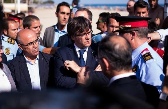 Cảnh sát trung thành với Madrid, lãnh đạo Catalan âm thầm trốn ra nước ngoài