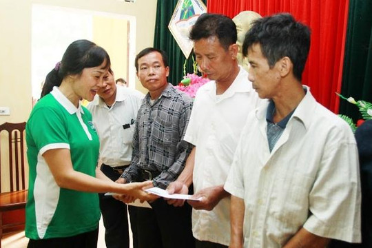 Vinamilk hỗ trợ 400 triệu cho người dân vùng lũ ở Hà Nội