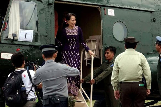 Myanmar:  Bà Aung San Suu Kyi thăm tộc người Rohingya bị tấn công