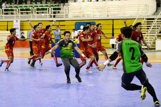 Thua Myanmar ở trận tranh HCĐ, HLV Miguel Rodrigo ví đội bóng của mình như gà mất đầu