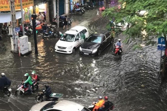 Bão số 12 làm trung tâm TP.HCM cũng bị ngập