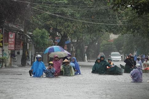 Trung Bộ tiếp tục mưa lớn, nhiều tỉnh ngập lụt nghiêm trọng