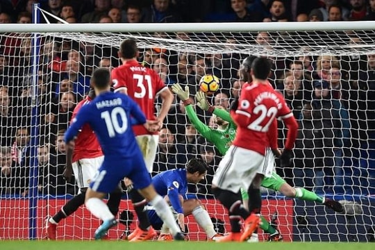 Thua Chelsea, Man Utd vẫy cờ trắng, quỵ gối trước Man City