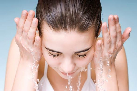 Những loại nước rửa mặt tự nhiên giúp trẻ hóa làn da