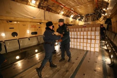 Người Nga gửi đường, sữa, thịt cá... hỗ trợ Việt Nam khắc phục bão lũ