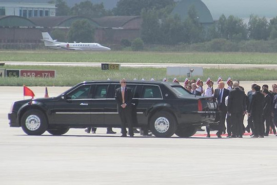 Mật vụ Mỹ bảo vệ Tổng thống ở sân bay Đà Nẵng như phim hành động