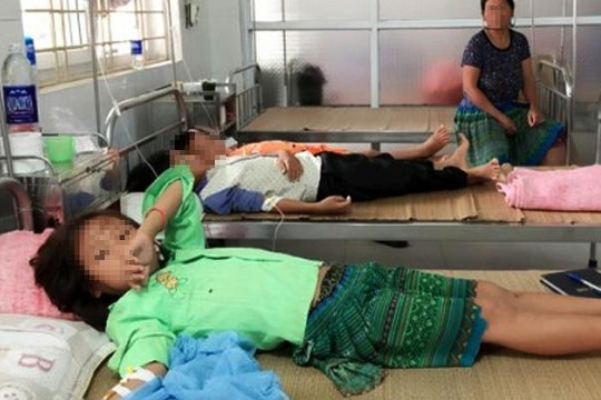 Nghệ An: 3 trẻ mầm non ăn nhầm bột thông bồn cầu phải nhập viện