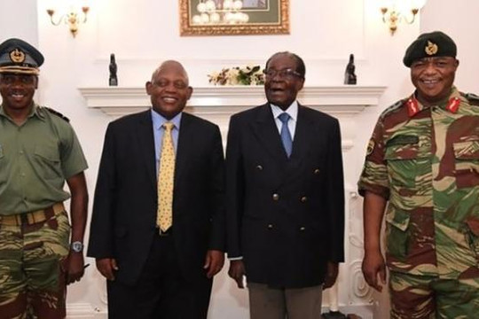 Gặp chỉ huy phe chính biến, ông Mugabe tuyên bố không từ chức