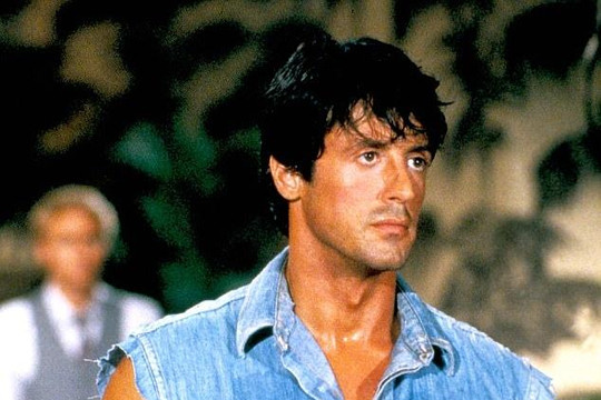  Ngôi sao phim Rambo, Sylvester Stallone bị tố ép thiếu nữ 16 tuổi sex tập thể 