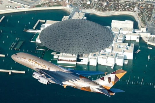 Clip Etihad Airways Airbus A380 xuất hiện ấn tượng hôm mở cửa bảo tàng Louvre Abu Dhabi