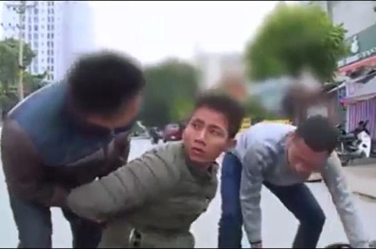VIDEO: Cảnh sát hình sự bắt nhóm trấn lột như phim hành động