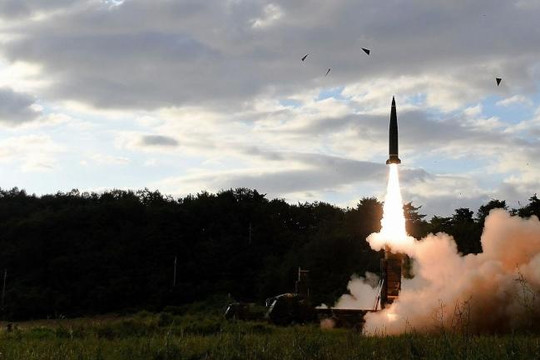 Tên lửa Triều Tiên 'dư sức bắn tan phòng Bầu Dục' 