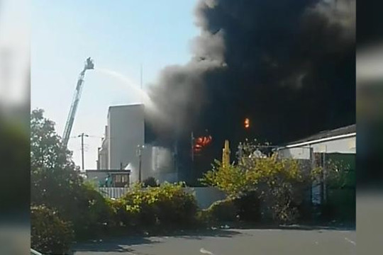 Nhà máy hóa chất Nhật Bản nổ tung, 14 người bị thương