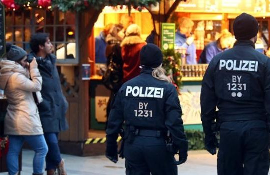 Đức tăng cường an ninh, phát hiện gói đồ khả nghi ở chợ Giáng sinh