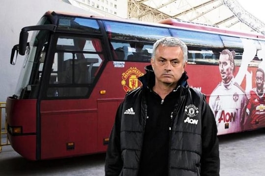 Trạm thu điểm của Arsenal thất thủ trước xe buýt của Mourinho