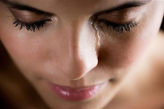 Tại sao phụ nữ khóc nhiều hơn đàn ông?