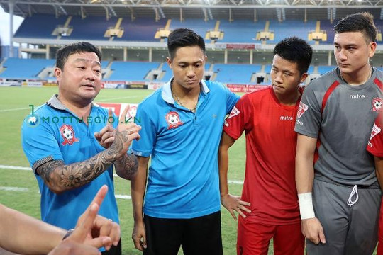 HLV Trương Việt Hoàng sẽ cùng Văn Lâm tiếp tục gắn bó với Hải Phòng ở mùa bóng tới