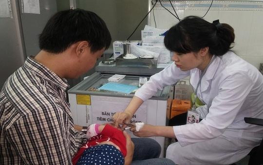 Bộ Y tế bất lực trong việc đưa thêm vắc xin tiêm chủng mở rộng  ​