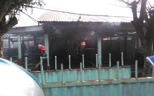 Long An: Hỏa hoạn cháy rụi quán nhậu gây ùn tắc giao thông