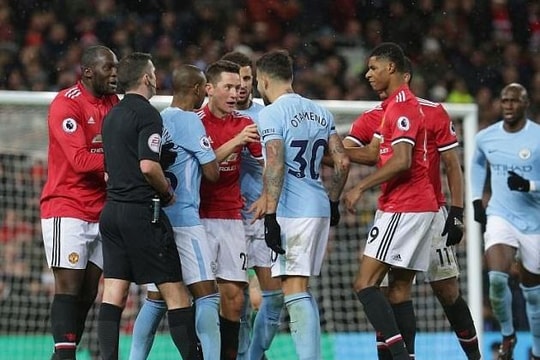 Man Utd thua Man City, HLV Mourinho đổ lỗi trọng tài