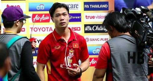 Đốt lưới Thái Lan 2 bàn, Công Phượng nhận giải Cầu thủ xuất sắc lần thứ 2 tại Cúp M-150