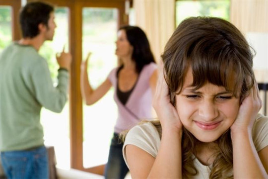 Cha mẹ cãi nhau ảnh hưởng đến con cái như thế nào?