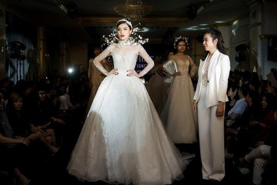 Hoa hậu Kỳ Duyên lộng lẫy trong bộ váy cưới 3 tỷ đồng